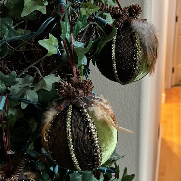 Set of 4 Christmas Ornaments - Picture 2 of 6